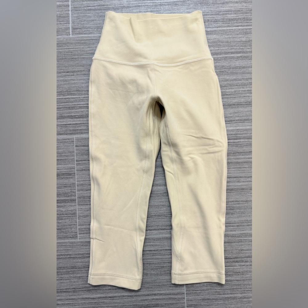 Lululemon - Beige Cropped Leggings